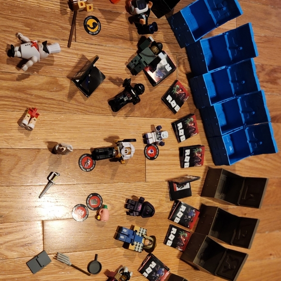 ROBLOX Jazwares LOT With 11 Codes 1 Unscratched ALL FIGURES SHOW No Separating - Picture 15 of 16